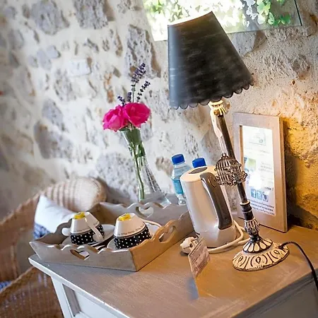 D'hotes Larroquiniere Bed & Breakfast 4*