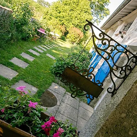 D'hotes Larroquiniere Bed & Breakfast 4*