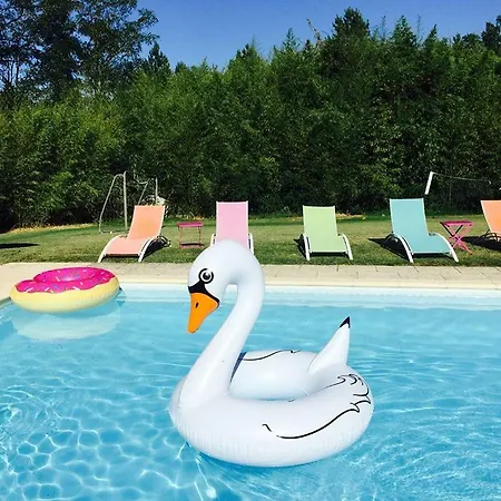 D'hotes Larroquiniere Bed & Breakfast 4*